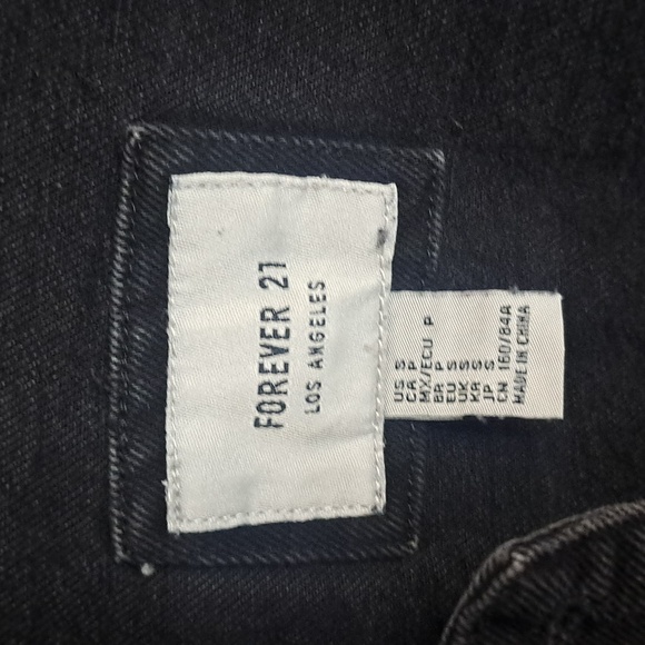 Forever 21 Black Cropped Fray Hem Jacket Sz Small PTP:20" L:17.5" - Picture 3 of 6